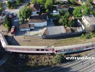 Εναέρια πλάνα από το σημείο όπου εκτροχιάστηκε το τρένο στο Άδενδρο Θεσσαλονίκης (βίντεο)